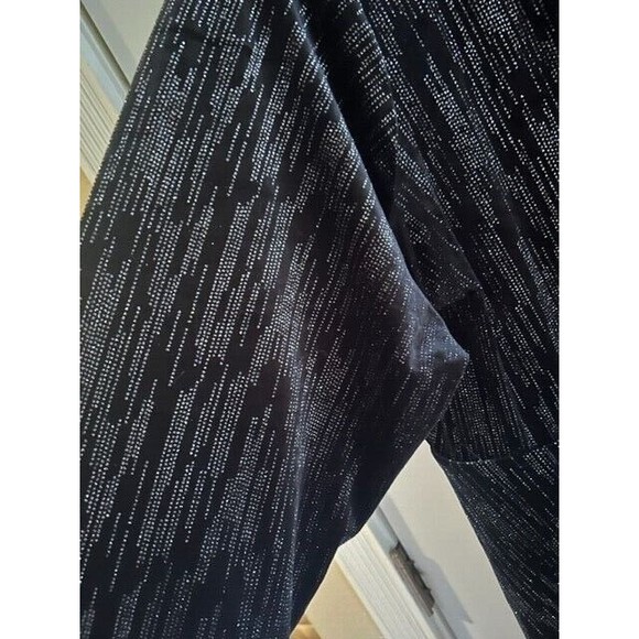 Torrid Dress Womens Size 4 Skater Faux Wrap Black Silver Metallic V-Neck EUC - Picture 3 of 6